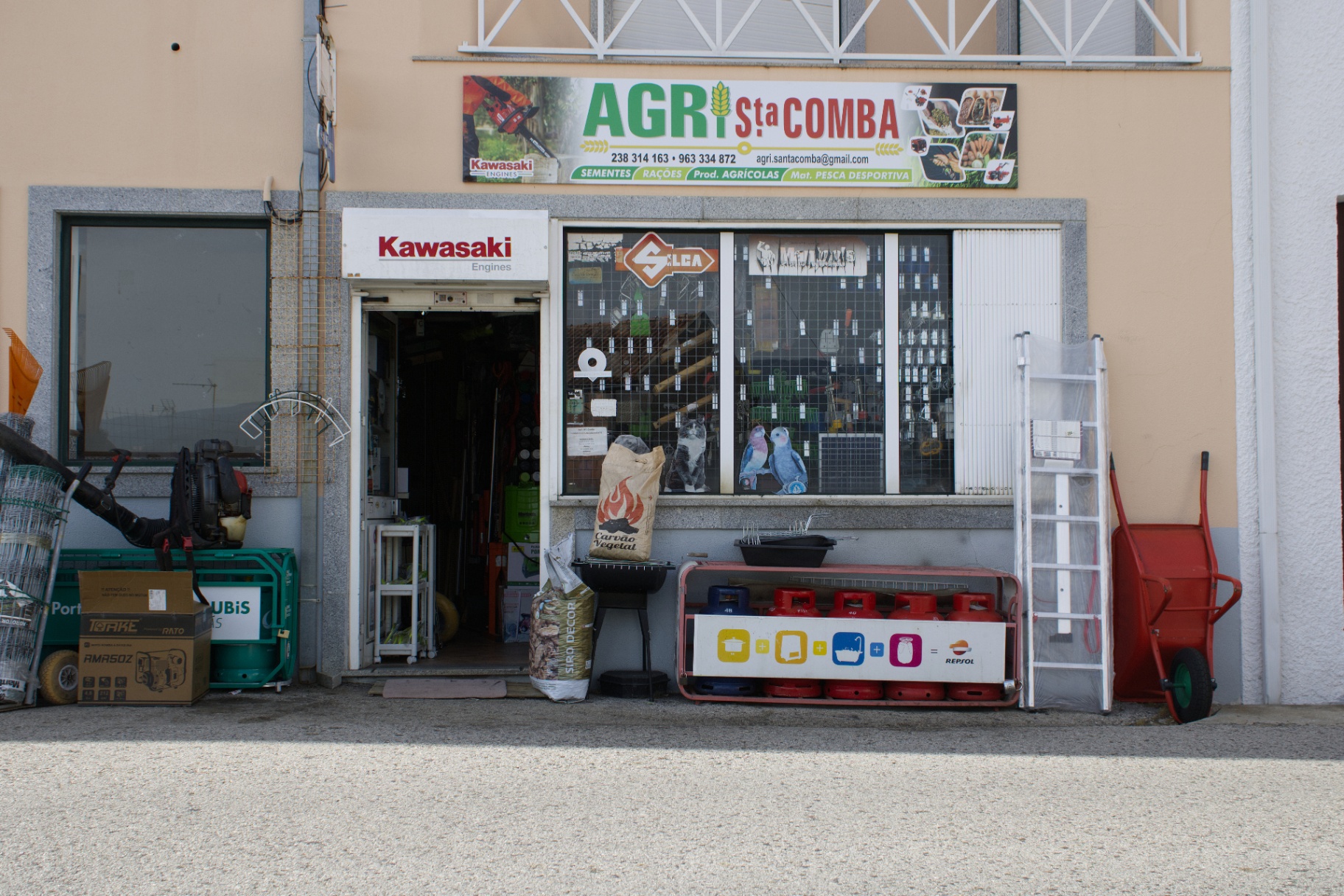 Entrada principal da loja AGRI Stª Comba